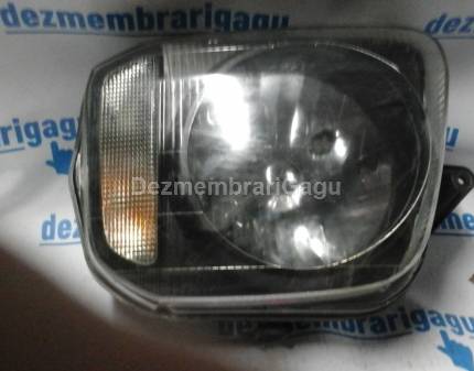 Far stanga Suzuki Jimny