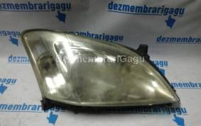 Piese auto din dezmembrari Far dreapta Toyota Corolla / E12
