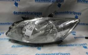 Piese auto din dezmembrari Far stanga Toyota Corolla / E12