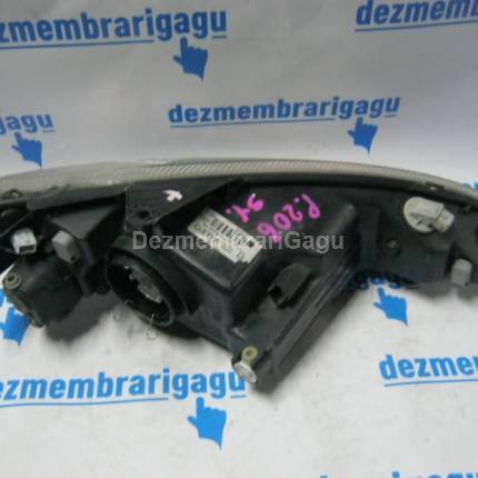 Far stanga Peugeot 206