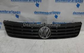 Piese auto din dezmembrari Grile capota Volkswagen Passat / 3b2 - 3b5