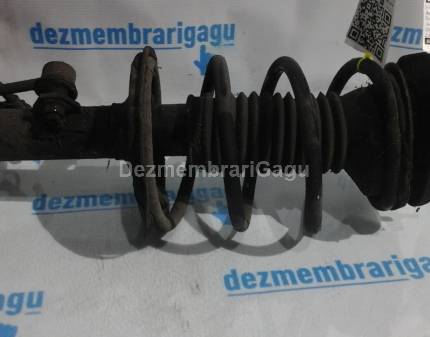 Arc fata dreapta Toyota Avensis / T25 (2003-), 2.0 Diesel, 85 KW, caroserie Break