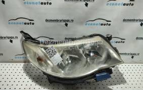 Piese auto din dezmembrari Far dreapta Subaru Forester