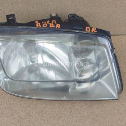 Far dreapta Volkswagen Bora (1998-2005), 1.6 Benzina, caroserie Berlina