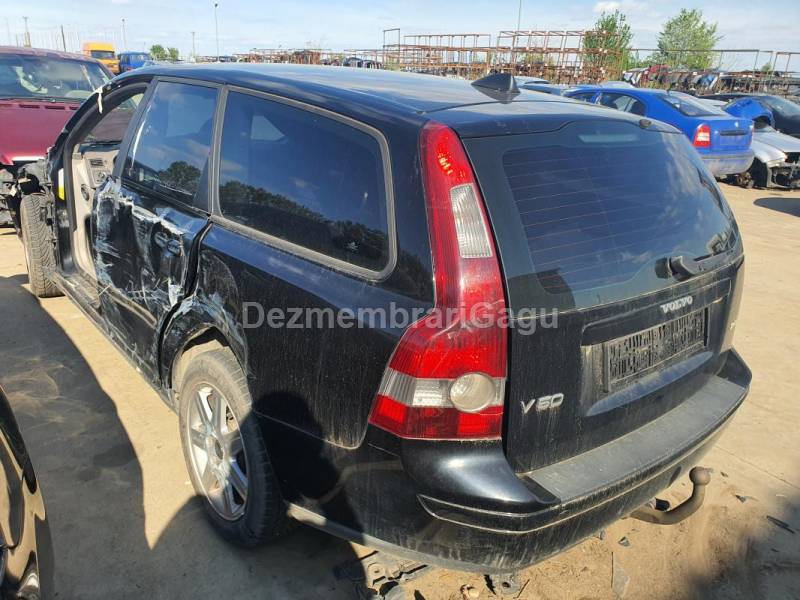 Dezmembrari auto Volvo V50 - poza 2