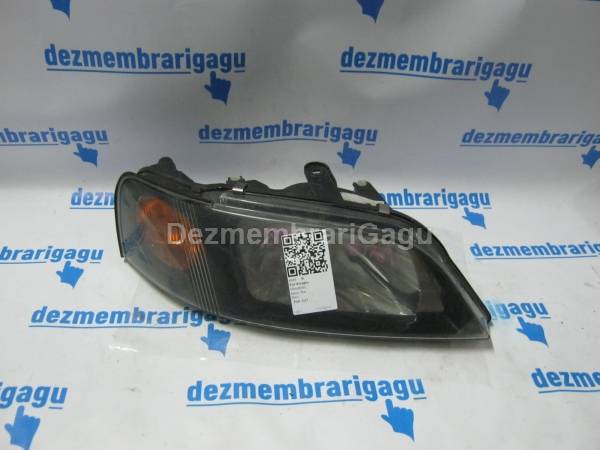 De vanzare far dreapta MITSUBISHI SPACE STAR