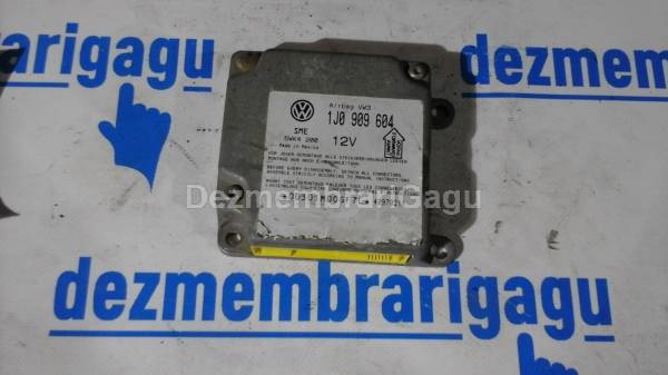 De vanzare calculator airbag VOLKSWAGEN PASSAT / 3B2 - 3B5 (1996-2000) Benzina