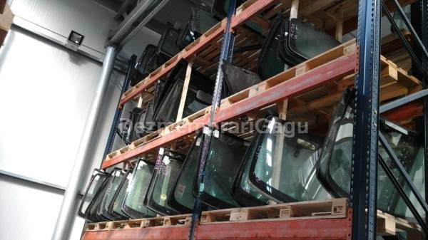 Geam caroserie dreapta Mercedes Vito / W638