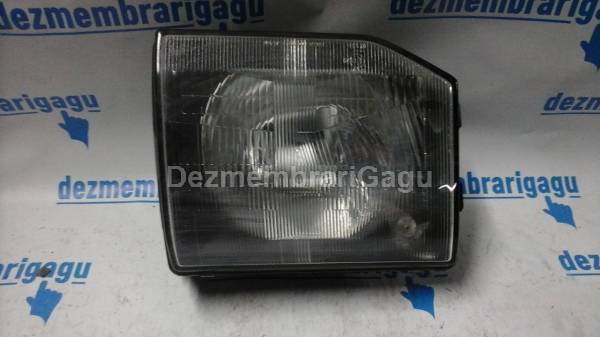 De vanzare far dreapta MITSUBISHI PAJERO II (1990-2000)