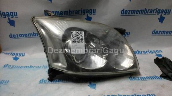 Far dreapta Toyota Avensis / T25