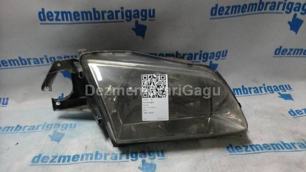 Far dreapta Mazda 323 V