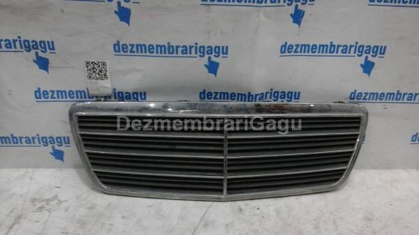 Grile capota Mercedes E-class / 210