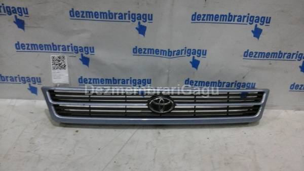 Grile capota Toyota Carina