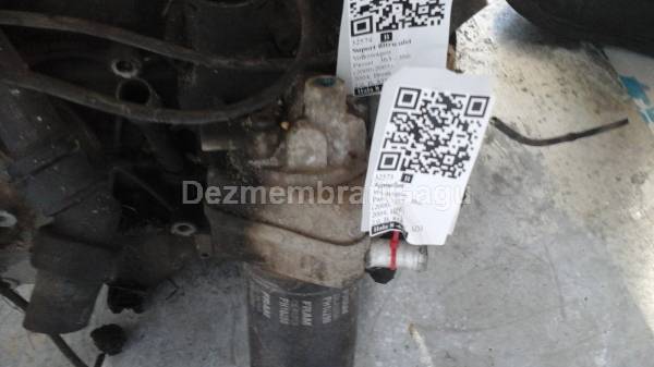 De vanzare suport filtru ulei VOLKSWAGEN PASSAT / 3B3 - 3B6 (2000-2005), 2.0 Benzina, 85 KW