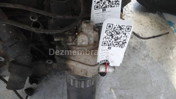 De vanzare suport filtru ulei VOLKSWAGEN PASSAT / 3B3 - 3B6 (2000-2005), 2.0 Benzina, 85 KW second hand
