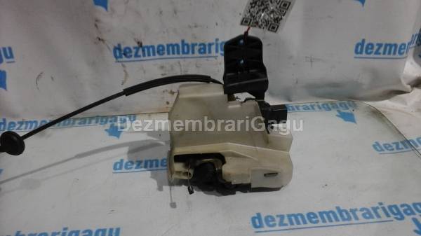 Vand broasca usa df VOLKSWAGEN PASSAT / 3B3 - 3B6 (2000-2005) din dezmembrari