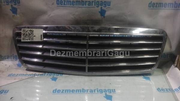 De vanzare grile capota MERCEDES CLK-CLASS / C208 (1997-2002)