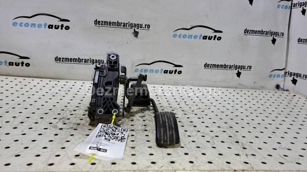Pedala acceleratie Renault 9