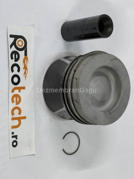 De vanzare piston VOLKSWAGEN CRAFTER (2006-) second hand